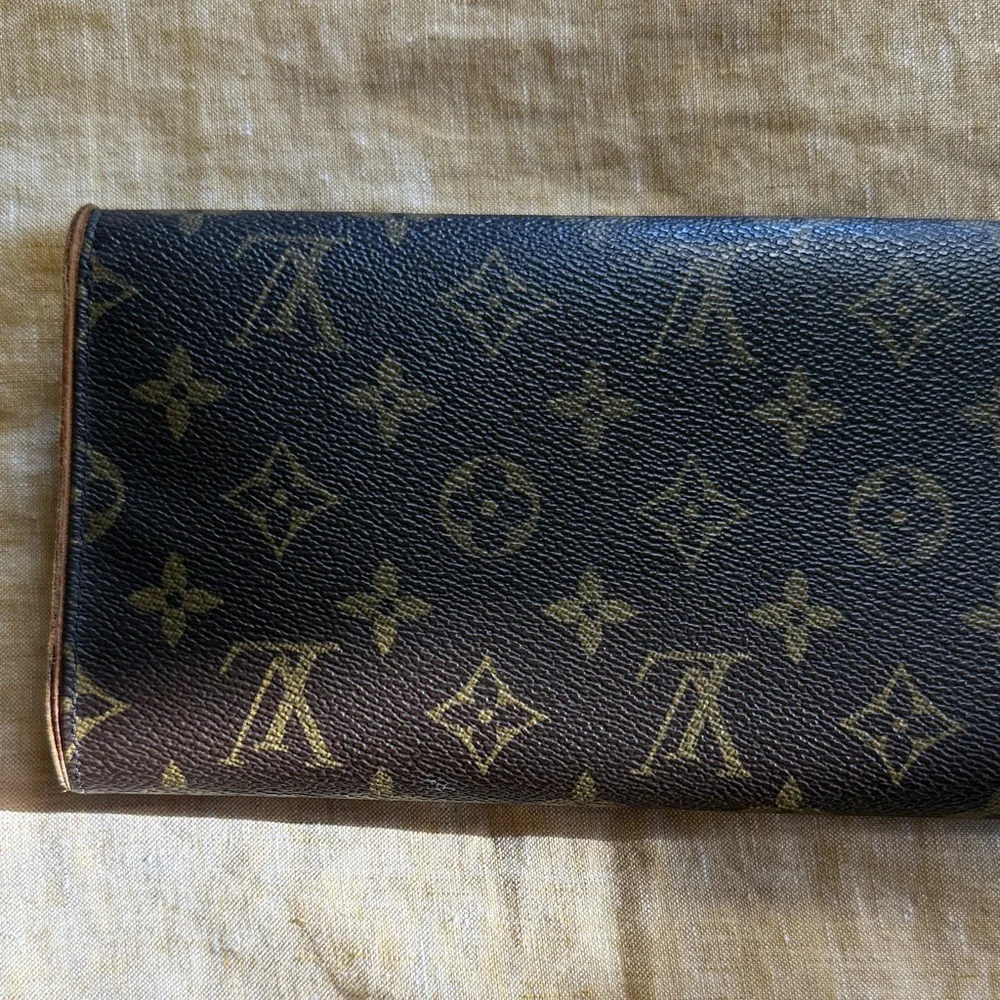 Louis Vuitton monogram crossbody or clutch - Picture 15 of 17